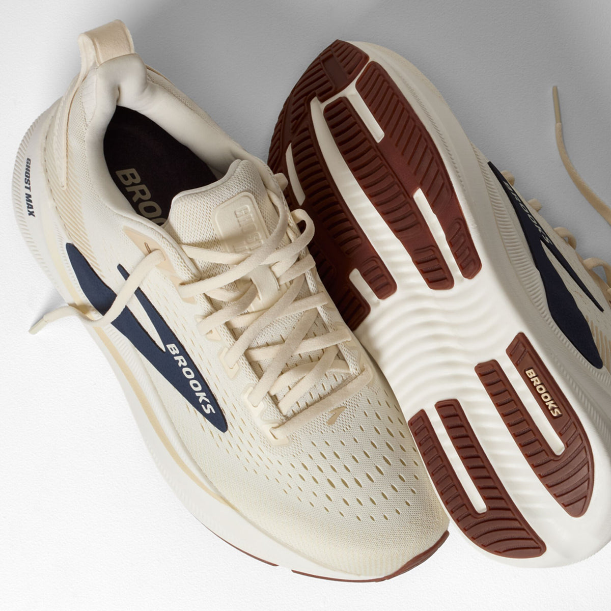 Men's Ghost Max 4 227 ArcticWolf/Navy/Coconut detail
