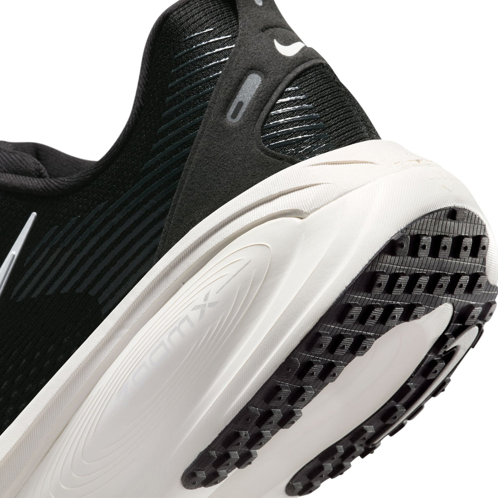 Nike Men's Vomero 18 007 Black/SummitWhiteCoconutMilk