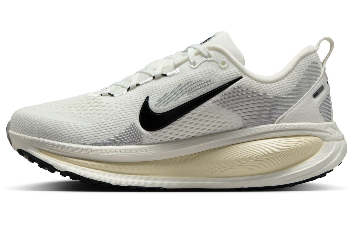 Nike Women's Vomero 18 101 SummitWhite/BlackCoconutMilk