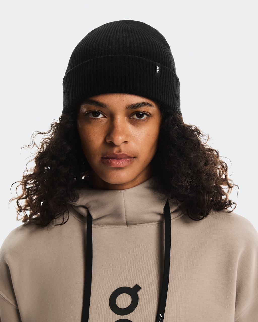 On Running Merino Beanie Black lateral