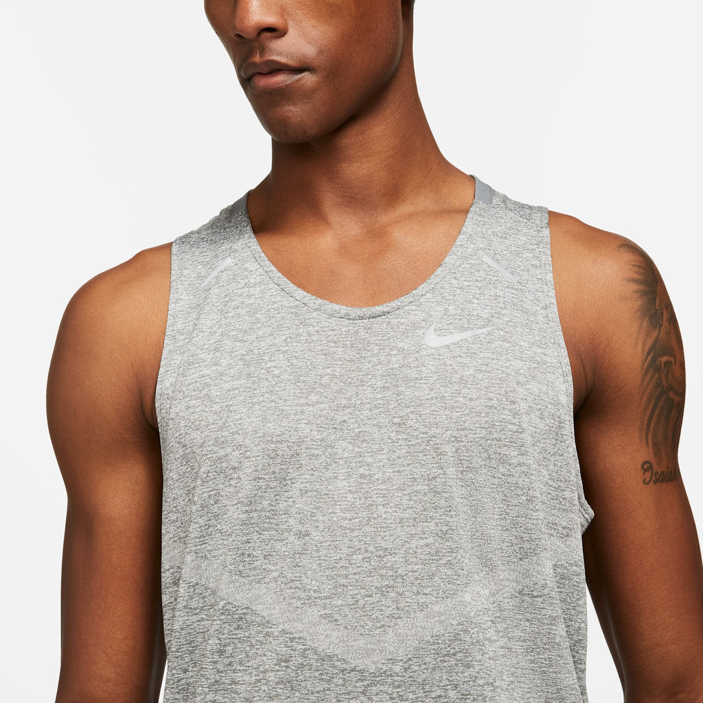 Nike Dri- FIT Shirt 084 Gray/Silver medial