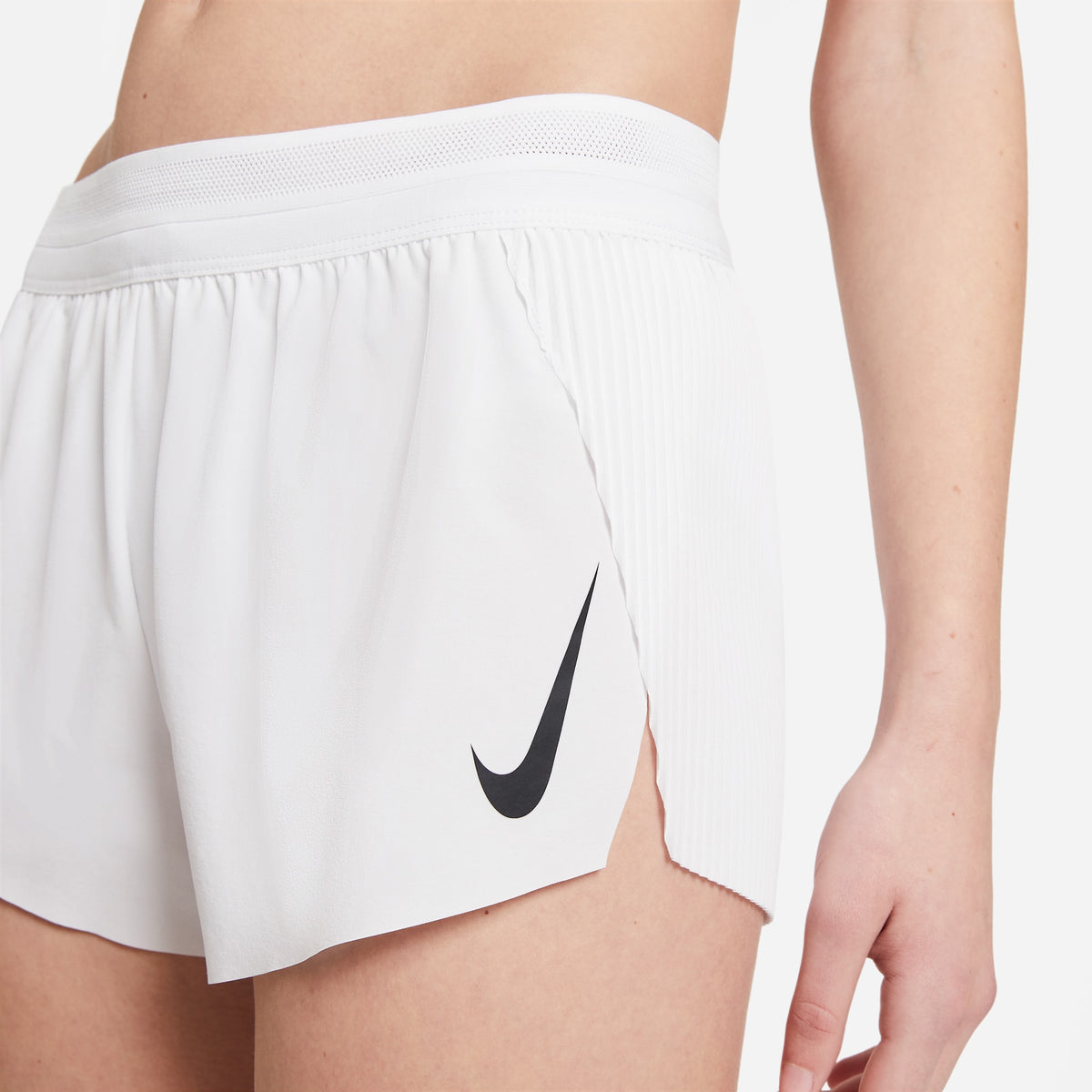 Nike Women's dri-fit 2" shorts 100 White top