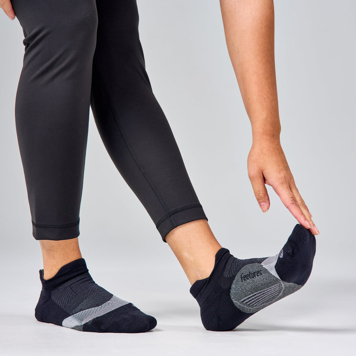 Feetures! Elite Light Cushion Black medial