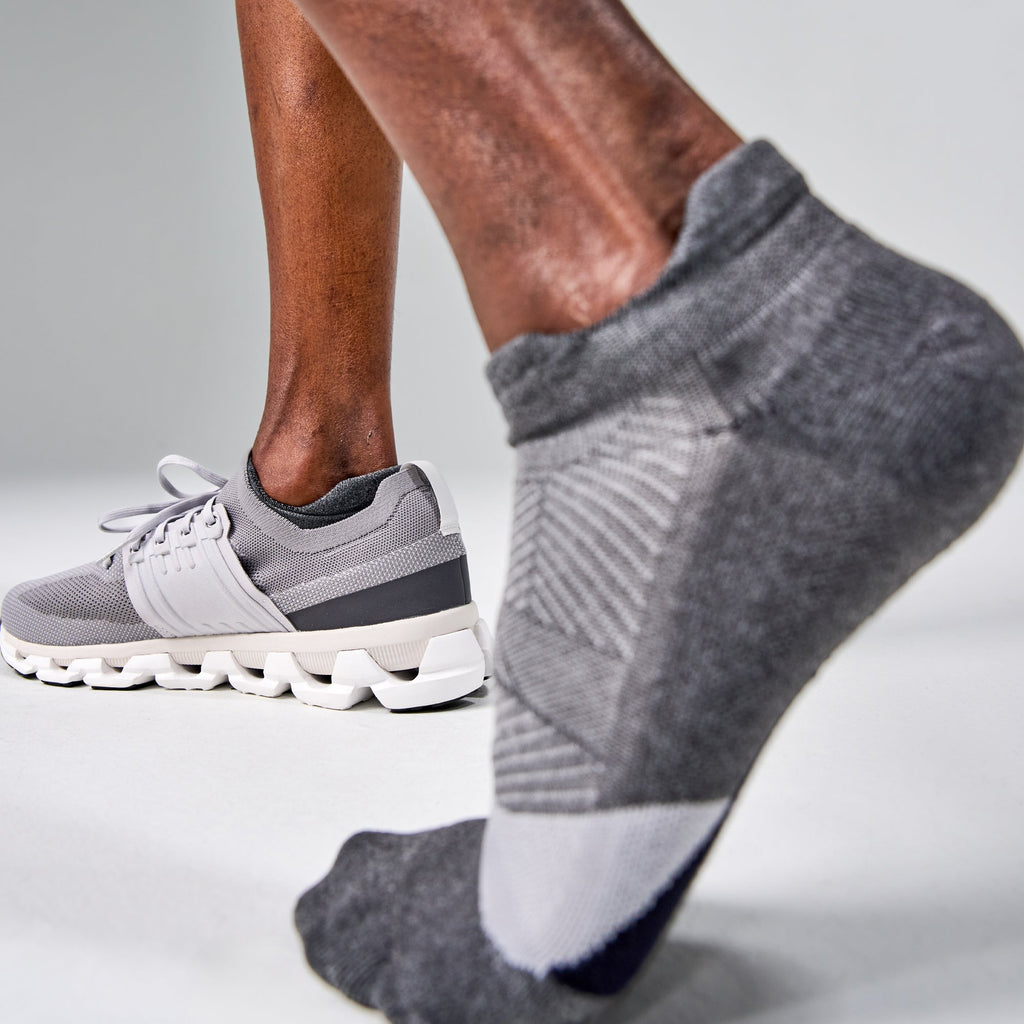 Feetures! Elite Light Cushion Gray heel