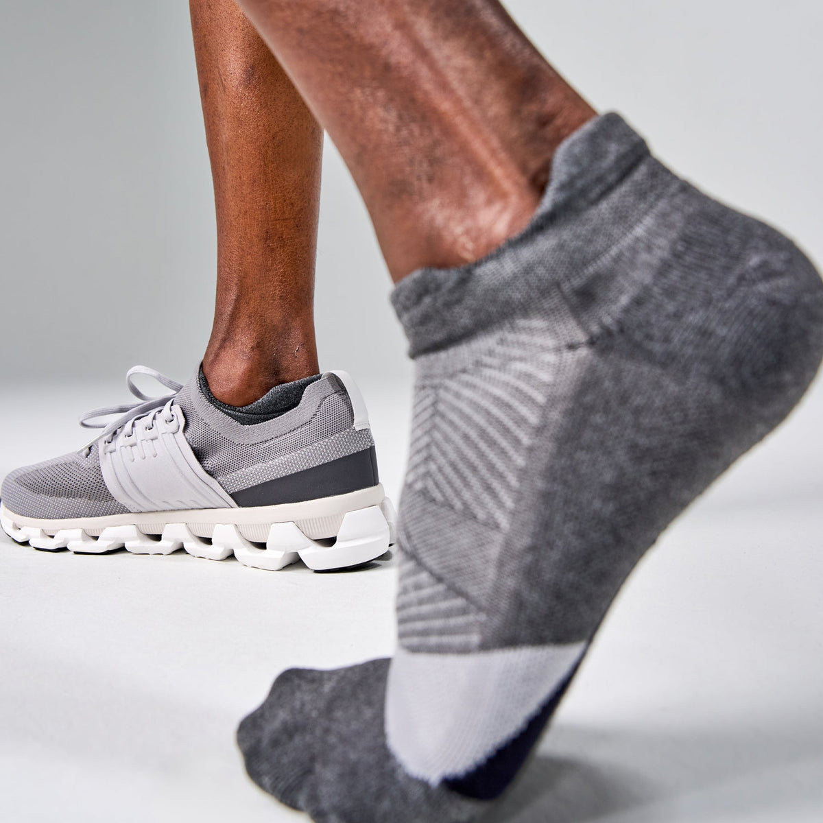 Feetures! Elite Light Cushion Gray heel