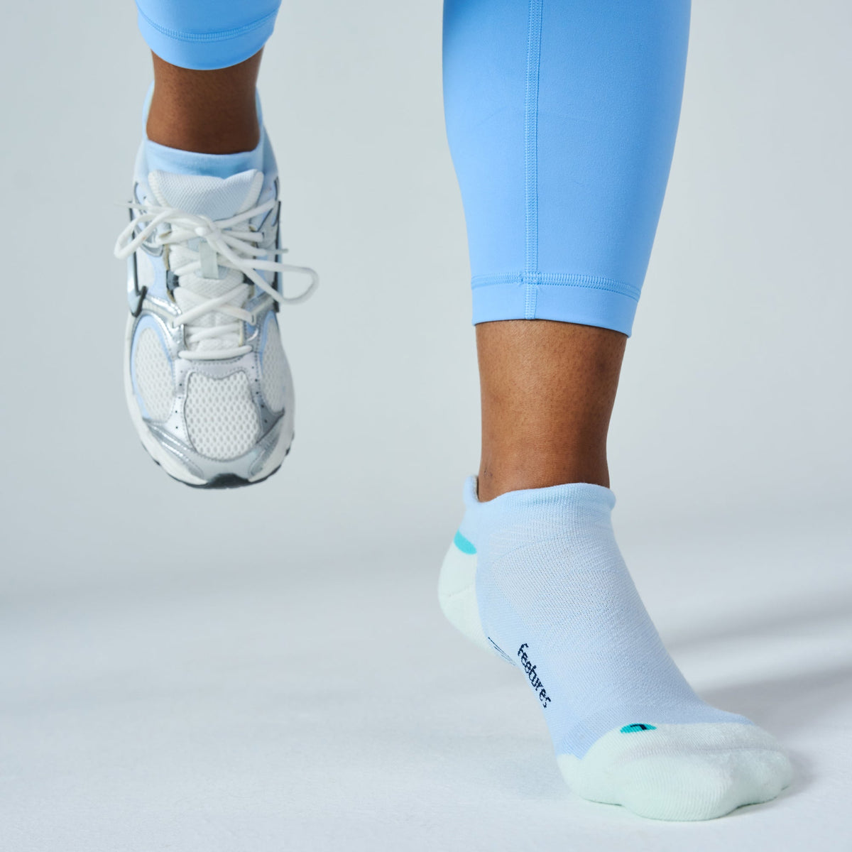 Feetures! Elite Max Cushion No Show Glacier Mist heel