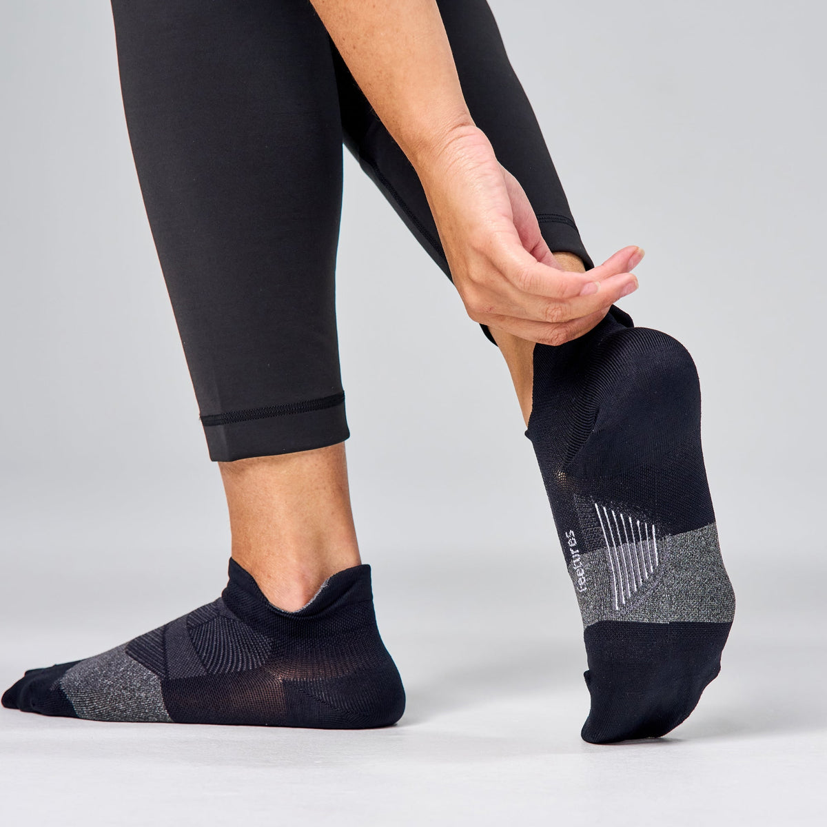 Feetures! Elite Ultra Light No Show New Black medial