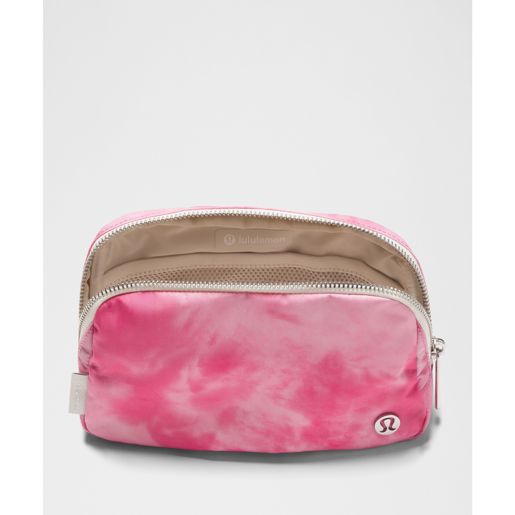Everywhere Belt Bag 1L *Metal Hardware Smoothie Print Strawberry Multi/Light Ivory/Silver top