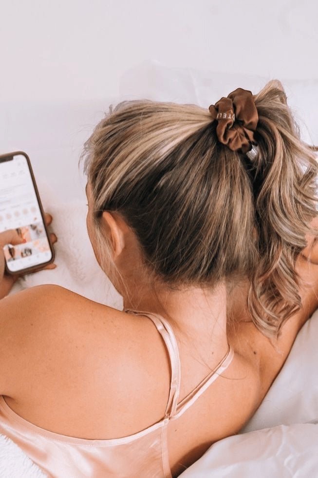 TELETIES Teleties Scrunchies Large For The Love of Nudes heel