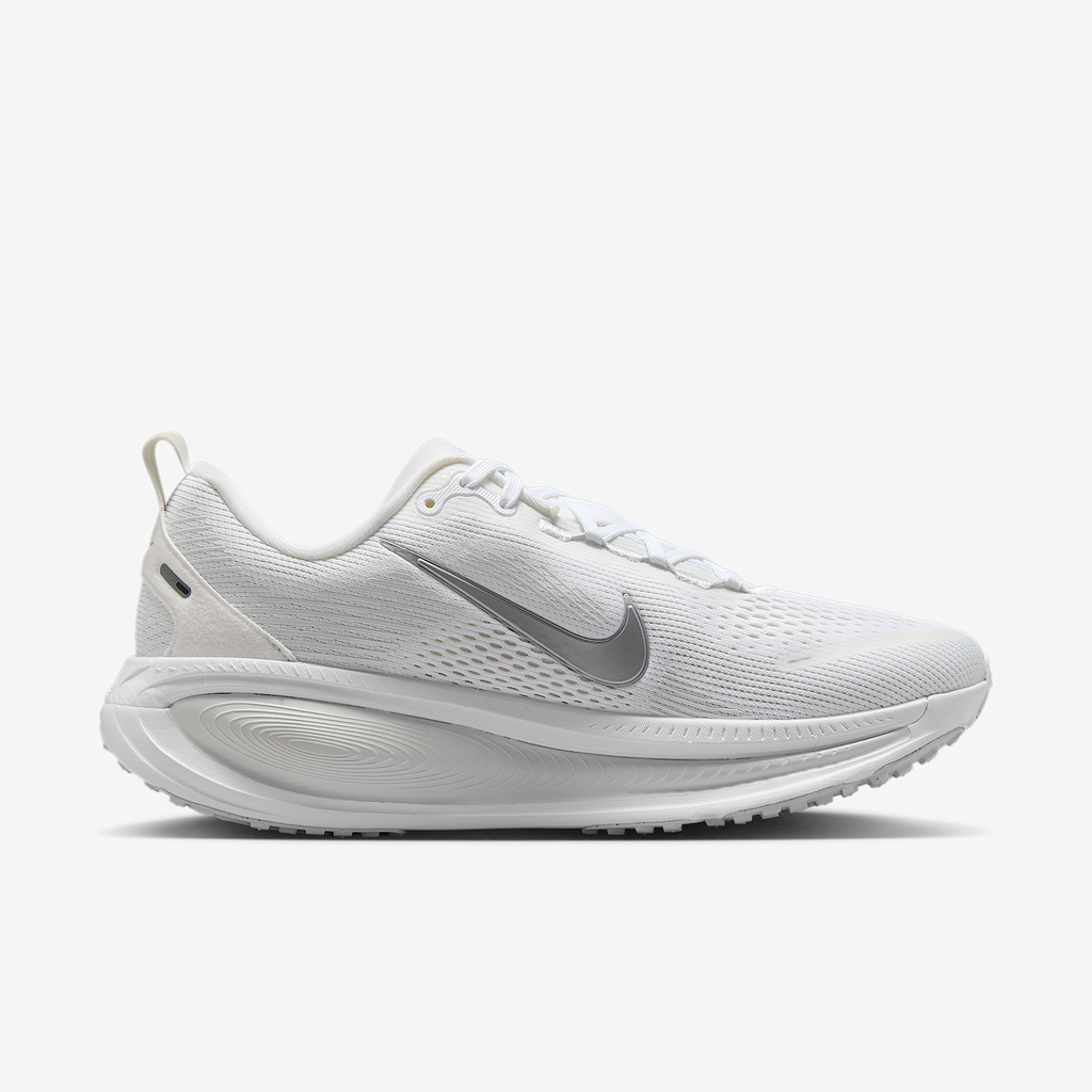 Nike Women's Vomero 18 104 White/MetallicSilver-PhotonDust medial