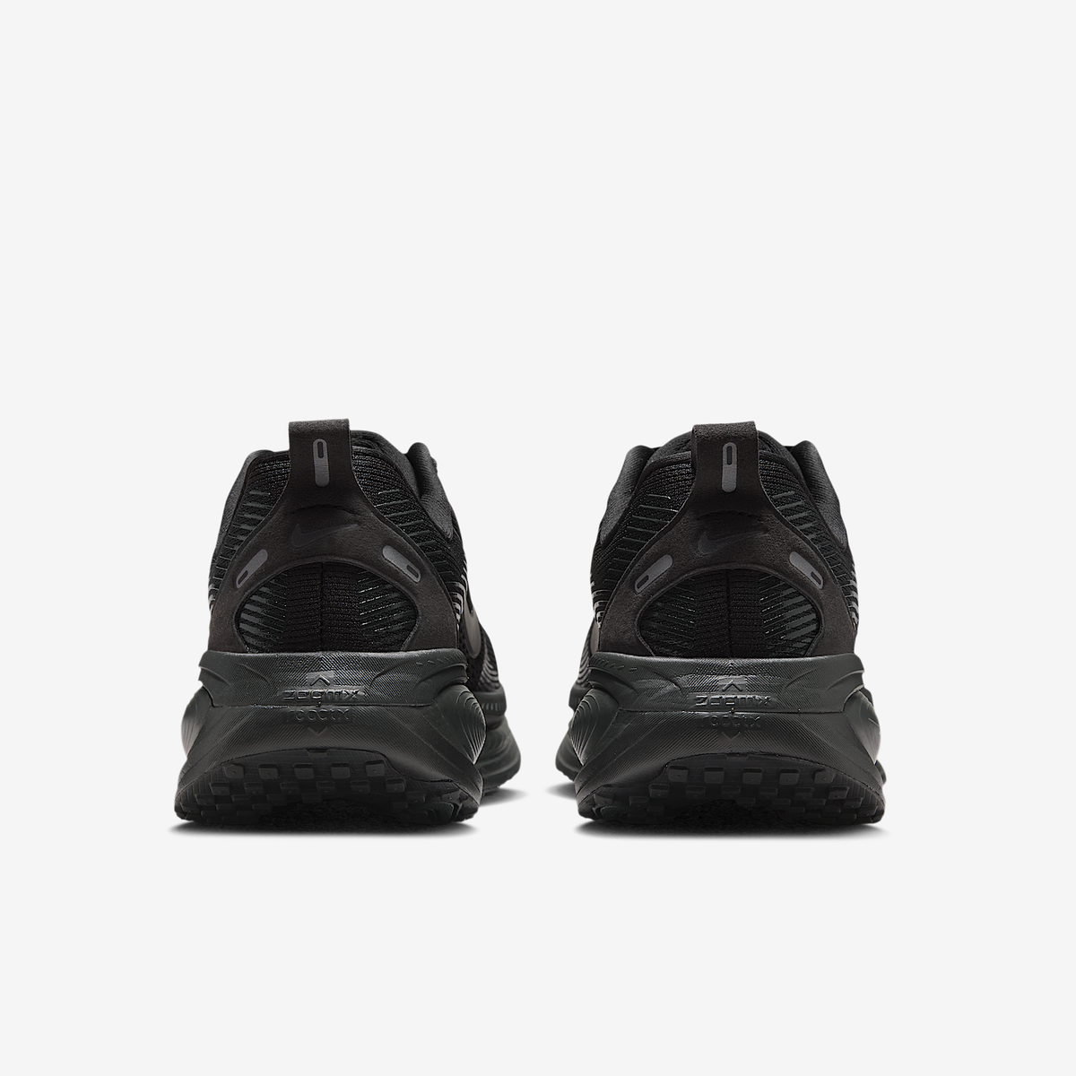 Nike Women's Vomero 18 004 Black/Black-DkSmokeGrey-LtSmokeGrey heel