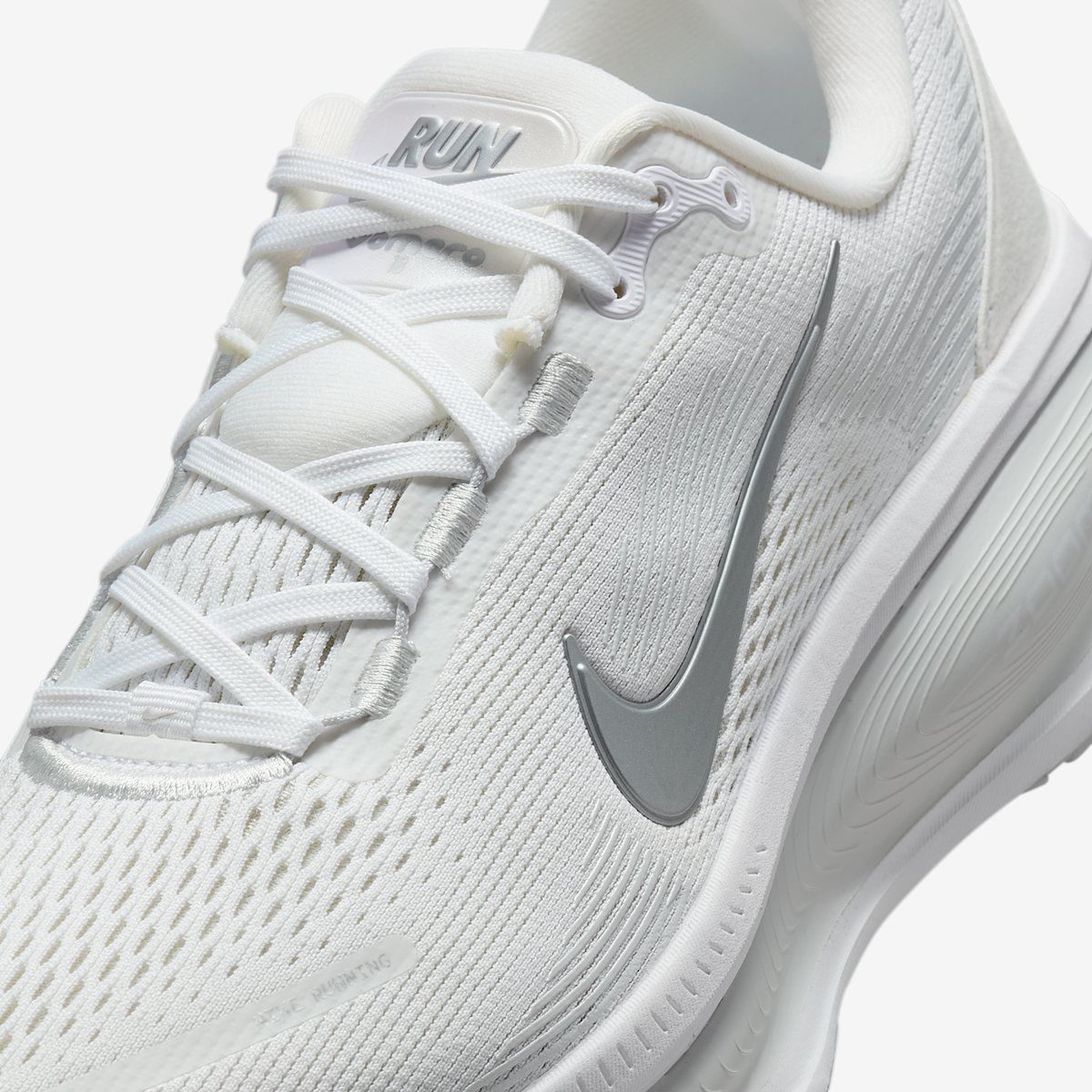 Nike Women's Vomero 18 104 White/MetallicSilver-PhotonDust detail