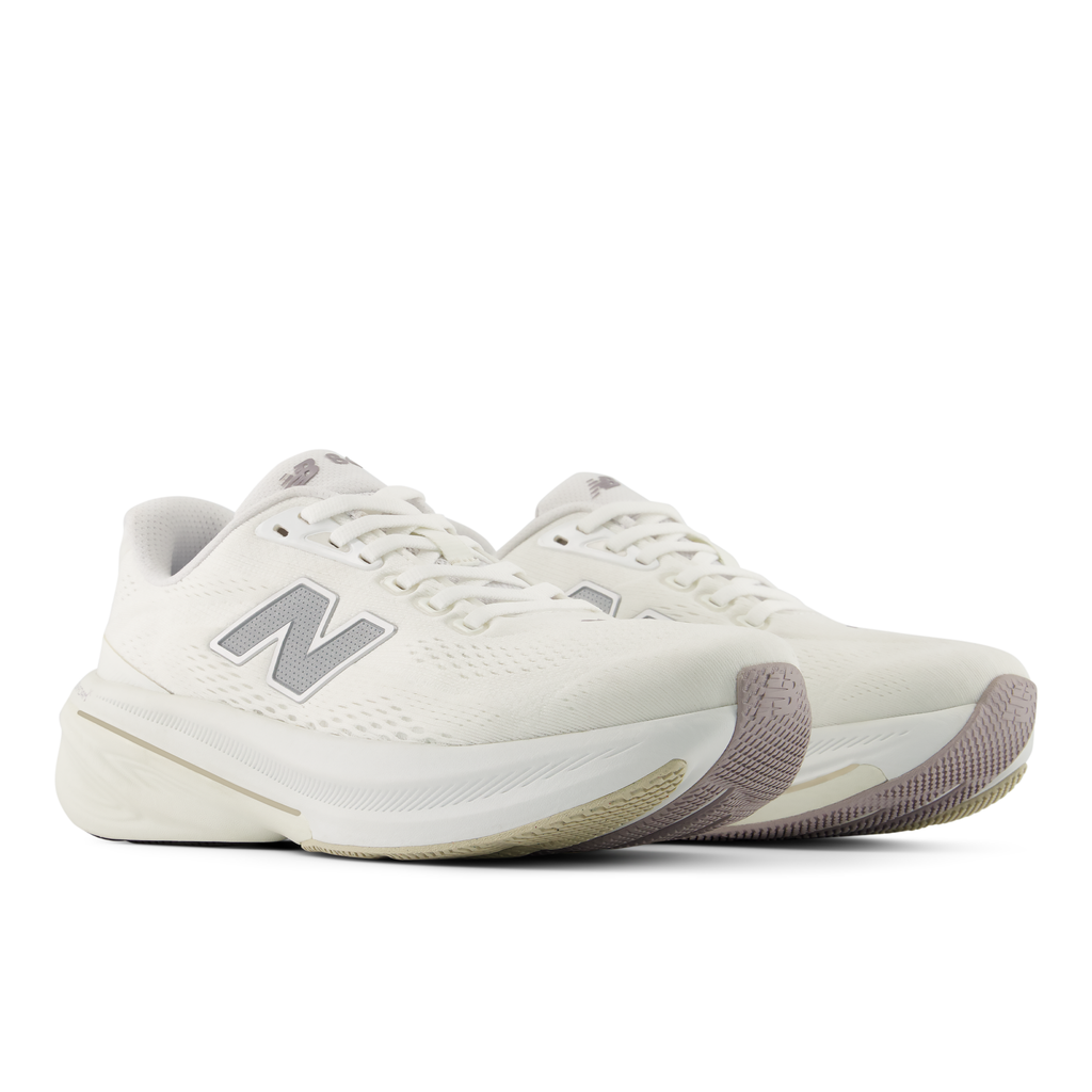 New Balance Women's 860v15 19F WHITE/SILVERMETALLIC pair angle